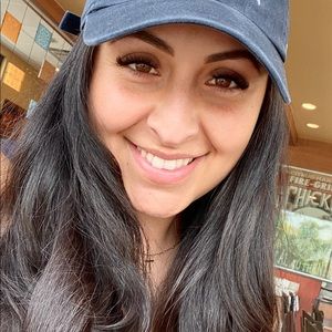 Meet your Posher, Adrianna